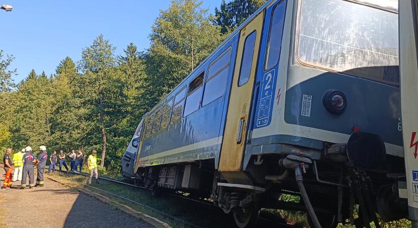 Ijesztő dolgokat talált Hadházy Ákos egy tavaly kisiklott vonat vizsgálati jegyzőkönyvében