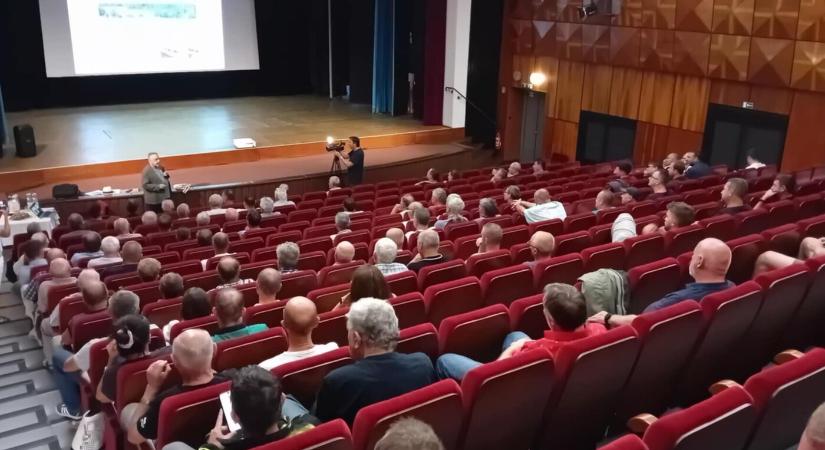 Mintha már a rákos áttételeket kéne gyógyítani – újabb falugyűlés a pusztító szőlőbetegségről