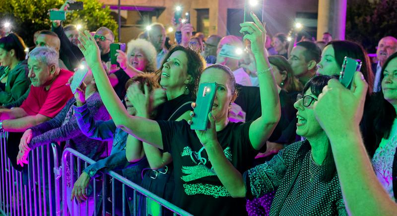 Csak a zene van - Charlie és zenekara koncertje a büki Atriumban