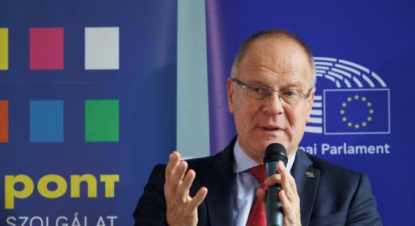 Navracsics Tibor: hajó örvényben