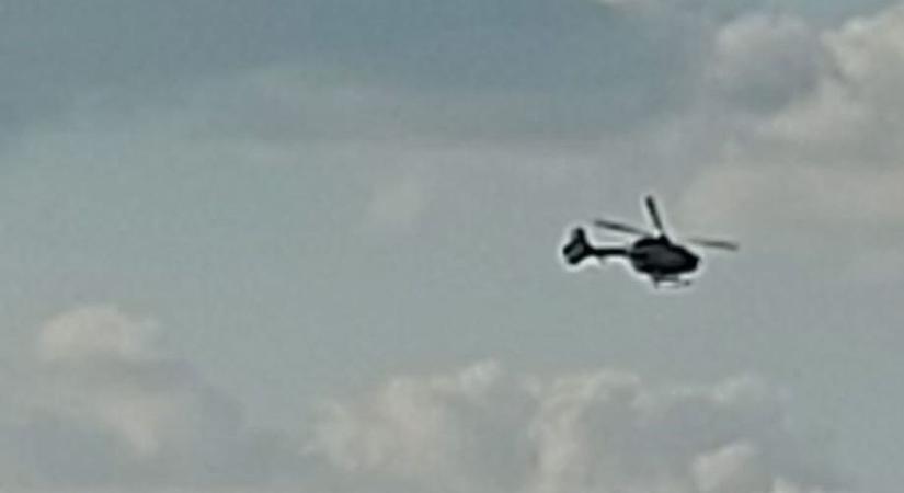 Valami készül? Egy nap alatt két helyen is feltűnt Debrecenben ez a helikopter! – fotóval!