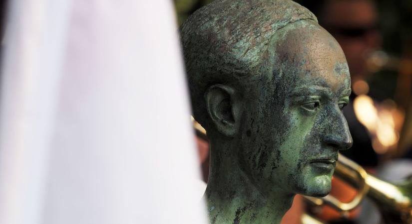 Balatonfüreden díjazták a Quasimodo-költőverseny nyerteseit (galéria)