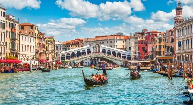 Migránsok zsidó turistákra támadtak Velencében, rottweilert uszítottak rájuk