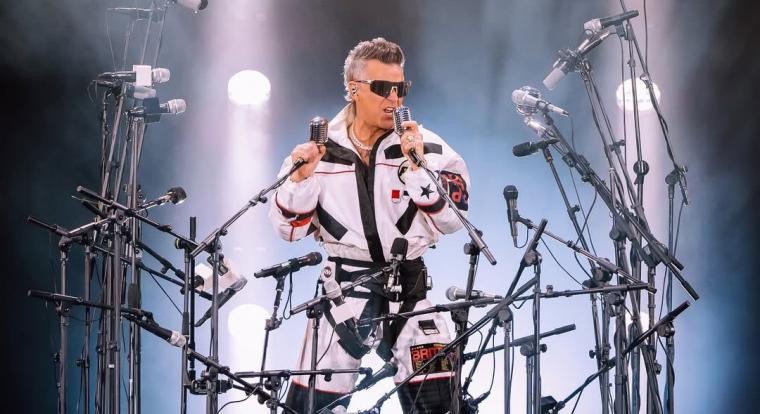 Robbie Williams NEM öltözött Kapu Tibornak budapesti koncertjén
