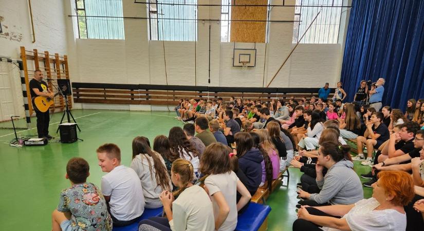 Adyval varázsolt Gyönkön a szegedi színház vezetője