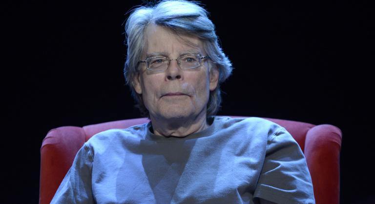 Stephen King bocsánatot kért, miután azt állította, hogy Charlie Kirk a melegek megkövezését szorgalmazta
