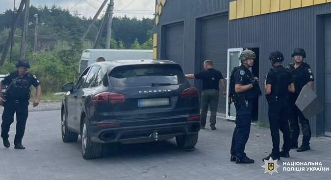 Lövöldözés történt egy autószerviz irodájában Lemberg közelében, ketten meghaltak