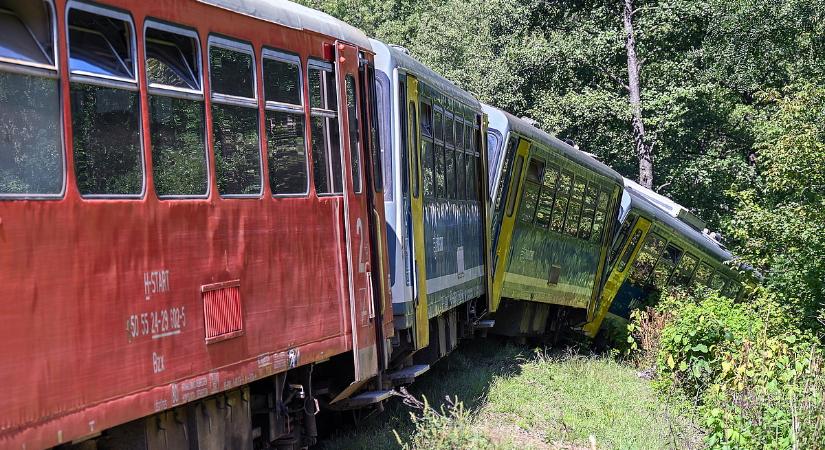 Döbbenet: pórul járhatott a daru is, amivel a kisiklott vonatot próbálták menteni, a MÁV szerint valójában ez történt