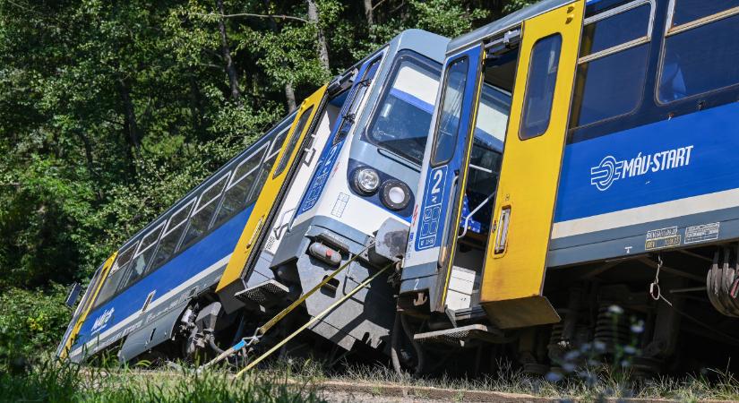Újabb MÁV-cáfolat: a daru nem siklott ki, csak a kerekei leugrottak a sínről