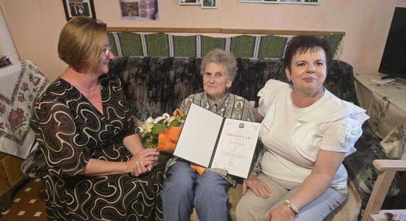 Kilencvenedik születésnapján köszöntötték Anci nénit
