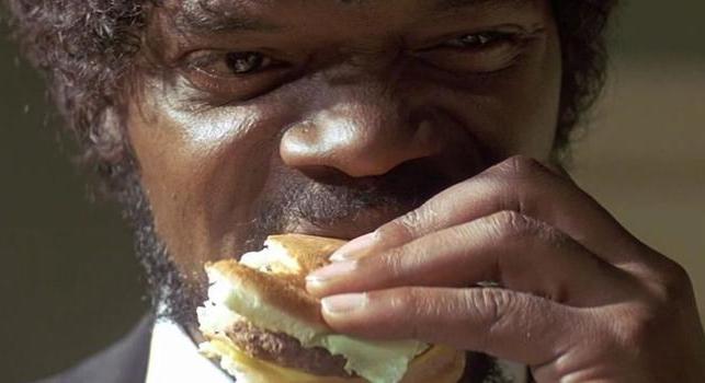Két Big Kahuna Burger rendel – Ponyvaregény utalás is lesz a Volt egyszer egy… Hollywood folytatásában