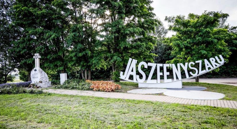 Eldőlt, kik indulnak a megüresedett polgármesteri székért a jászsági városban