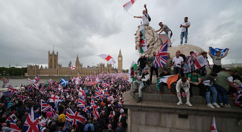 Tízezrek tüntettek Londonban