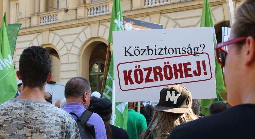 A közbiztonságért tüntetett Szolnokon a Mi Hazánk
