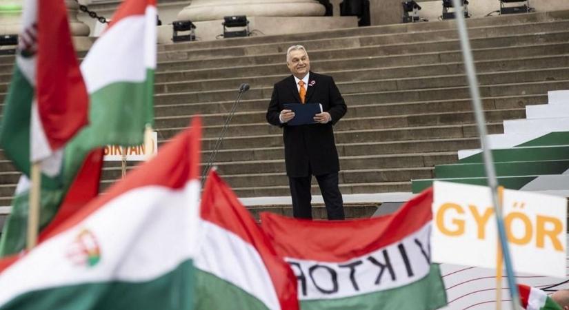 Orbán Viktor eltakarította a poloskákat (VIDEÓ)