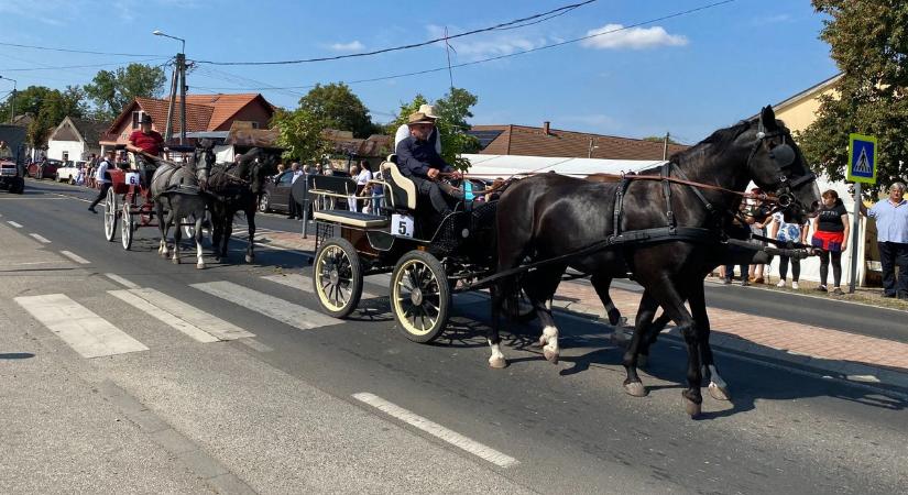 Főzőverseny, díjak és szüreti mulatság – így zajlott a falunap Ágasegyházán – fotók, videó
