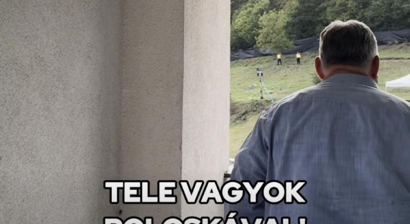 Csendőrhumor: Orbán újra poloskázott egy videóban