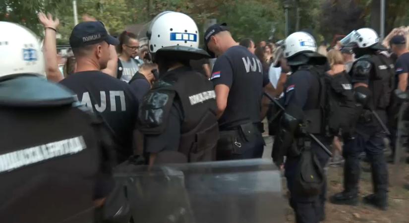 Országszerte párhuzamos tüntetések a rezsim mellett és ellen