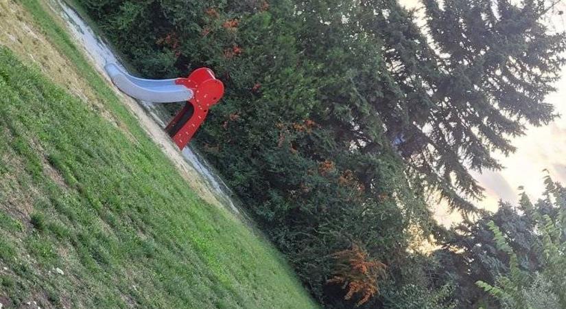 Felháborító, mi megy a játszótereken a héten: tű, hajléktalan, mocsok