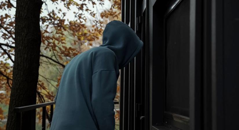 Alig szabadult a börtönből, máris lopni kezdett: még a bíróságon sem bírt magával a férfi