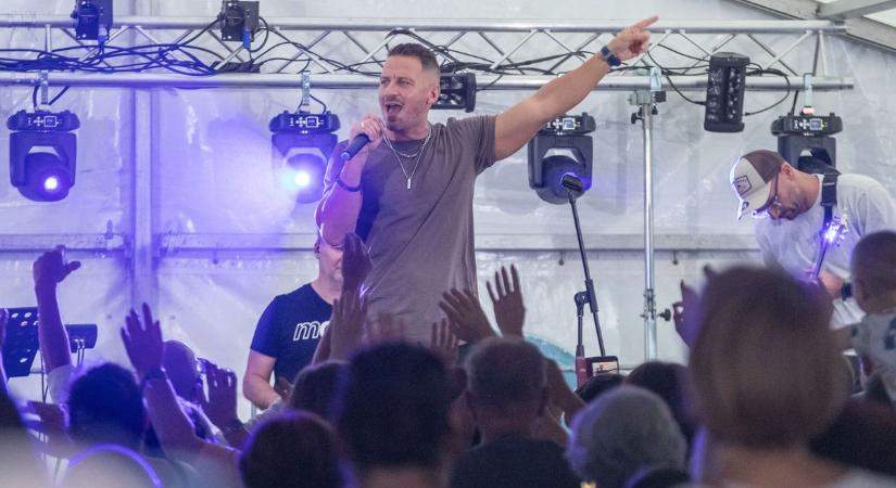 Vastag Csaba vitte a prímet a falunapon – így bulizott a közönség (galéria, videó)