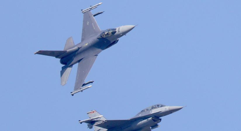 Berepülő drón miatt riasztották Romániában az F–16-osokat