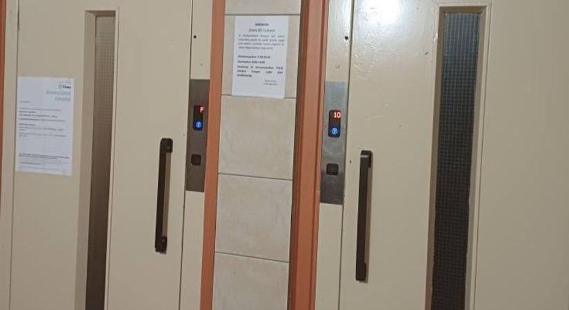 Kinyílt a liftajtó, és a lakók csak álltak döbbenten – ez fogadta őket a nyíregyházi lépcsőházban! (fotókkal)