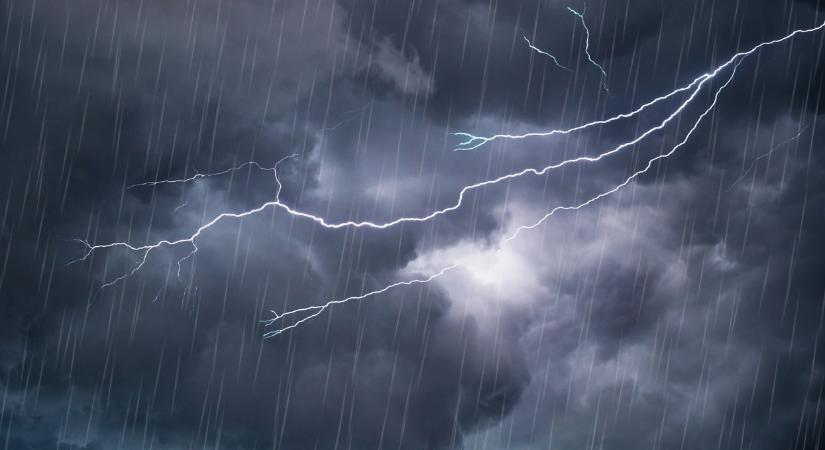 Kegyetlen vihar csap le az országra, mutatjuk mire kell felkészülni