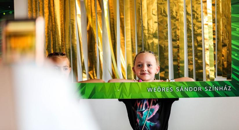 Zsenge Zöldborsók, Dorothy hajfonata és sok más a Weöres Sándor Színház nyílt napján