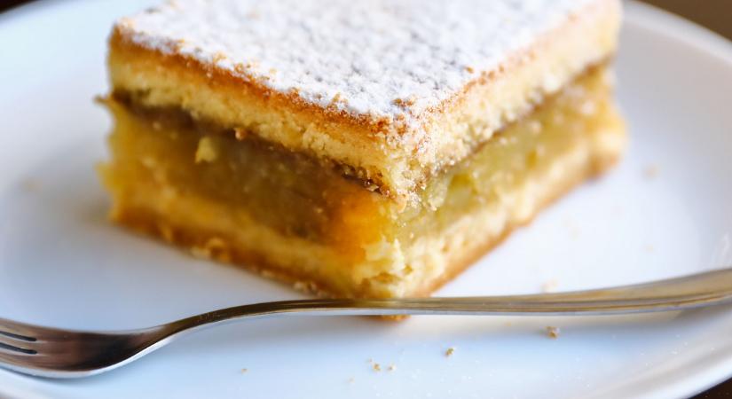 Őszi illatok a sütőből: mandulás, fahéjas almás pite