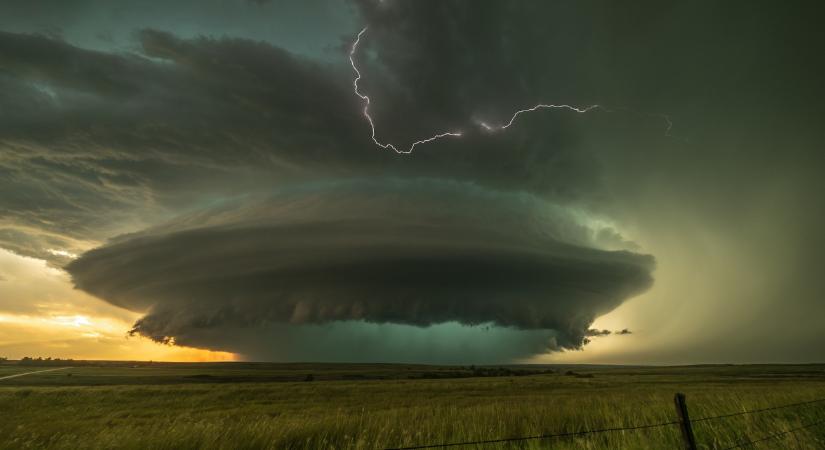 Anyahajó jelent meg Oklahoma felett