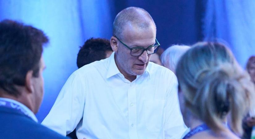 A Tisza Párt alelnöke fesztivállal ünnepelné, ha lemondanánk a „szuverenitásunk bizonyos részeiről”