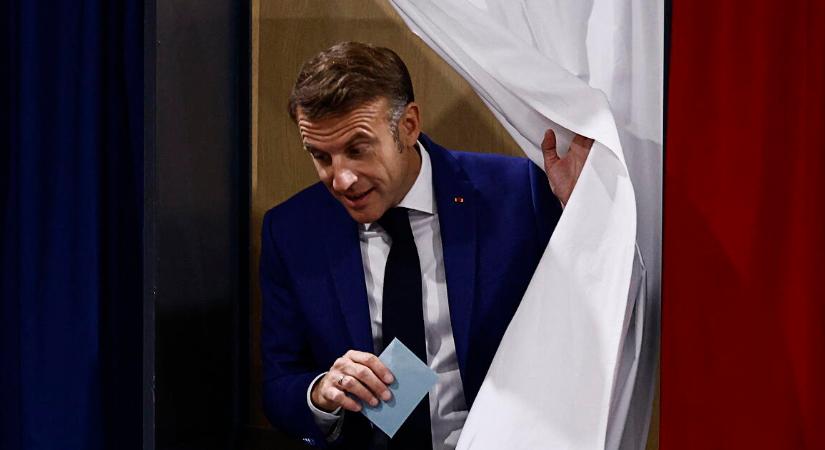 A franciáknak elege van, Macronnak mennie kell