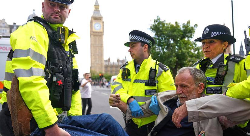Többtucatnyi rendőr megsérült a szombati londoni tüntetésen