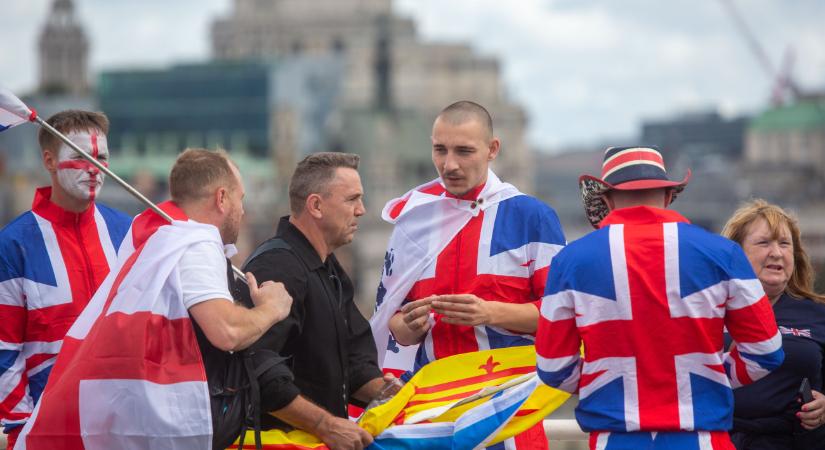 Nagyon elegük van a briteknek, milliós jobboldali tüntetés Londonban - itt vannak a képek