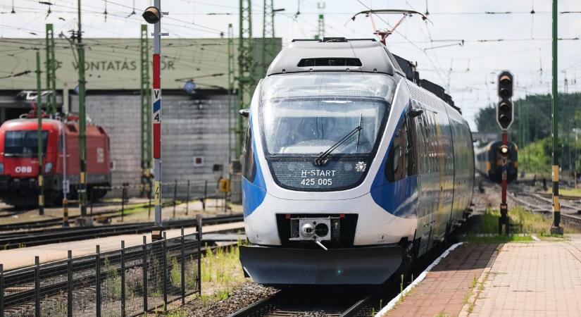 Meghibásodott a felsővezeték, késnek a vonatok a győri fővonalon