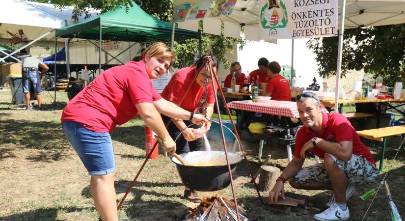 Ínycsiklandó illatok csábították a vendégeket, a szamárpörkölt volt a nyerő (képgalériával)
