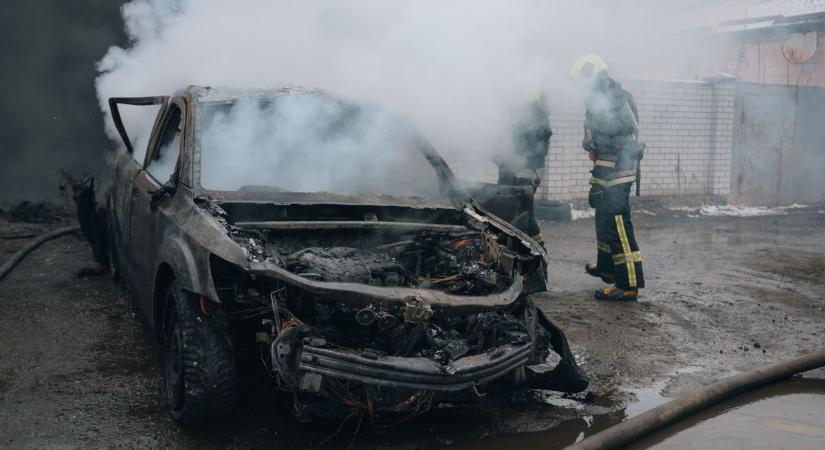 Életét vesztette egy ember az M1-esen történt súlyos balesetben