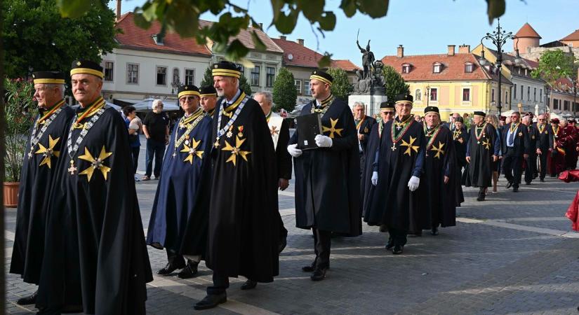 Ünnepélyes tagfelvételt tartott Egerben az Európai Borlovagrend