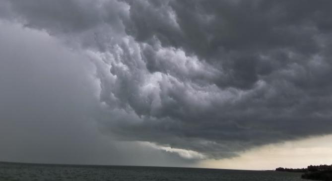 Átsuhantak a Balatonon a viharok