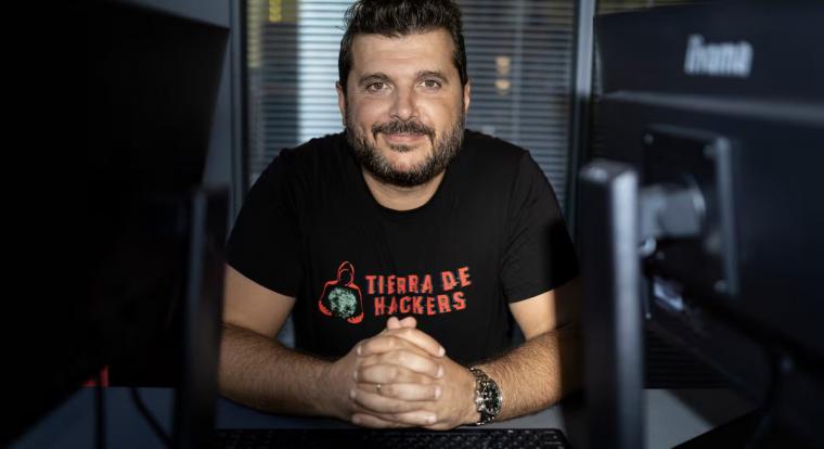Ez történik, ha egy hacker barátnőjének a telefonját lopod el