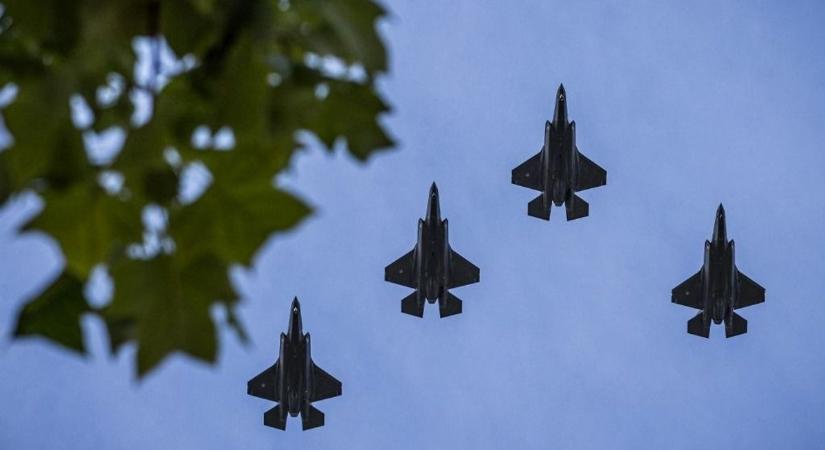 A világ újabb pontján nő a feszültség: az amerikai lopakodók Venezuela közelébe költöznek