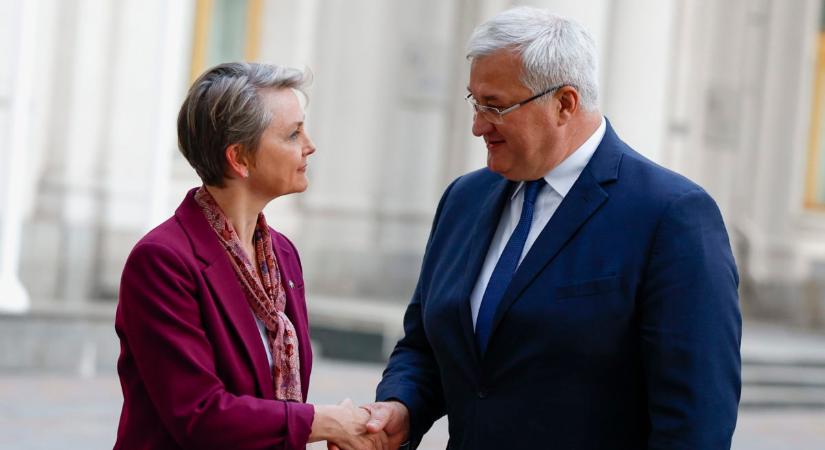 Kivéreztetné az orosz gazdaságot a brit külügyminiszter