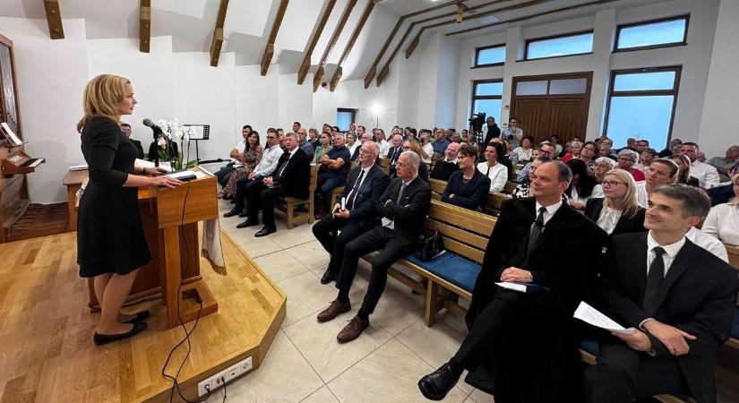 A közösséget erősíti a 40 éves debreceni templom
