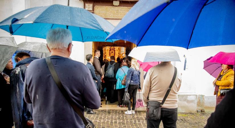 Az eső sem törte meg a hagyományt: a diósgyőri Mária-búcsú idén is tömegeket vonzott - fotókkal, videóval