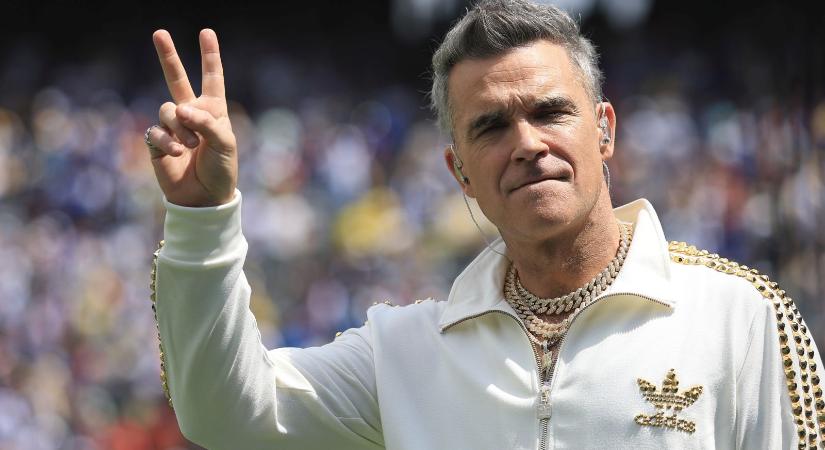 Robbie Williams Fradi-mezzel távozott Budapestről - fotók