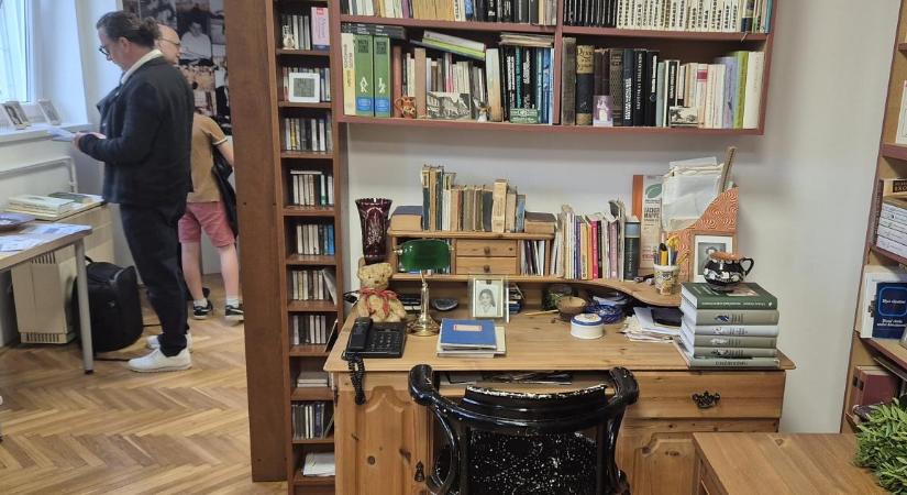 A költő, aki rajta tartotta a kezét a korszak ütőerén – Térey Jánosra emlékeztek Debrecenben