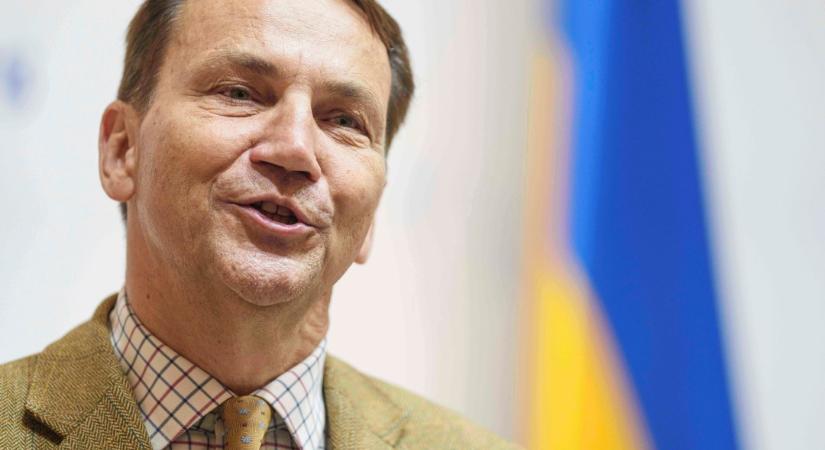 Sikorski már dörzsöli a tenyerét: „Közeleg” a NATO 5 cikkelyének aktiválása