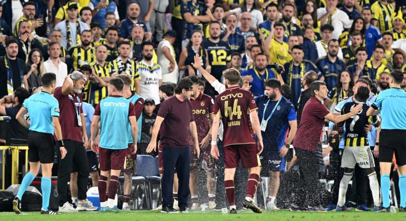 „Szándékosság van a háttérben” – le akart vonulni egy török csapat a pályáról egy VAR-döntés miatt