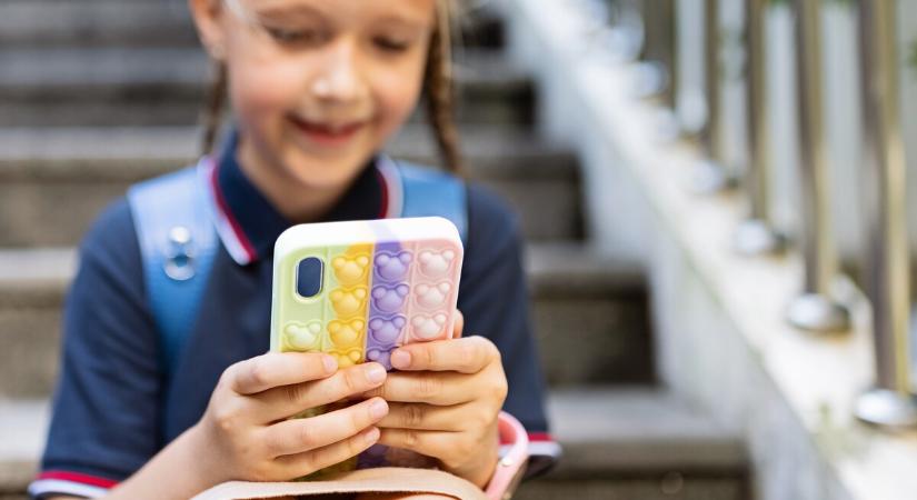 Íme, az iskolai mobilkorlátozás egyéves tapasztalatait – van meglepetés is